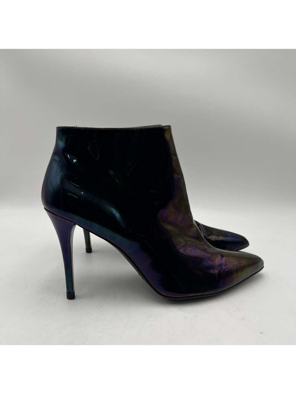 Women’s Stuart Weitzman iridescent Point Toe patent leather booties Size 9.5N